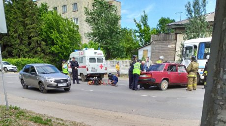 В результате жесткой аварии в Кузнецке пострадал один человек