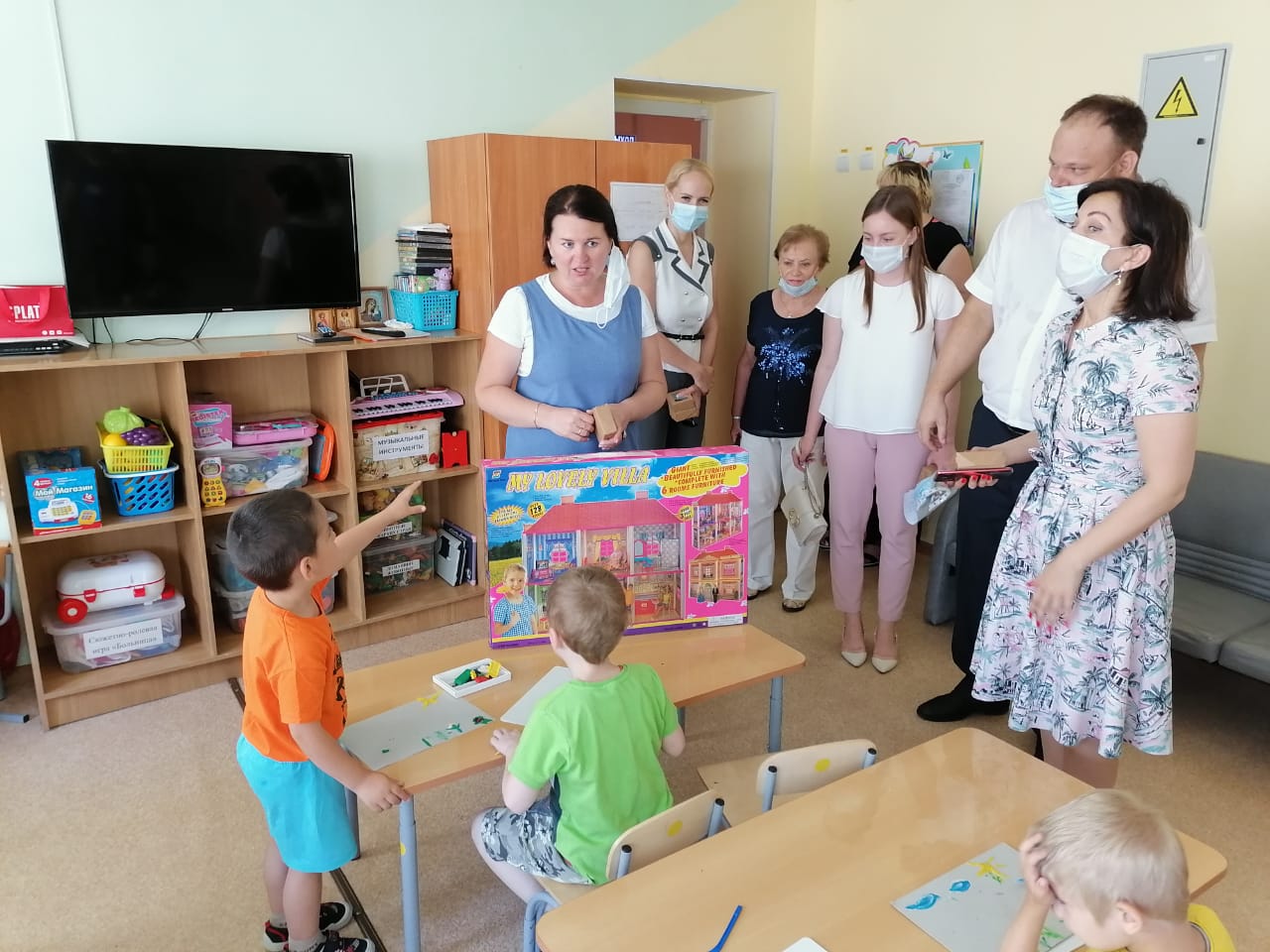 Ольга Чистякова вместе с общественным советом Заксобрания изучила работу детского центра в Кичкилейке