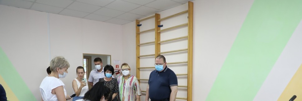 Олег Мельниченко поручил приобрести автобус для перевозки детей-инвалидов