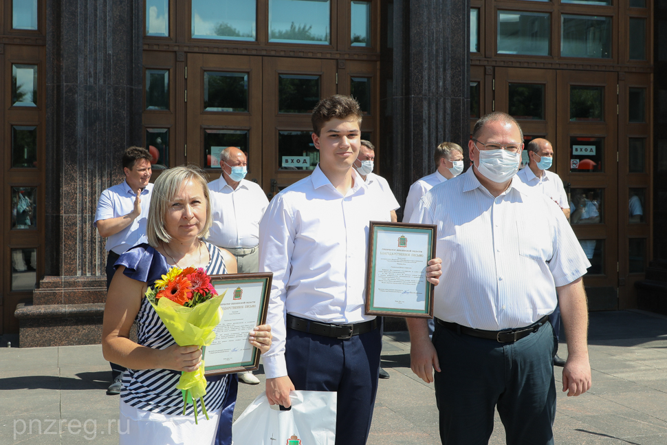 Лучших пензенских выпускников наградили на балу медалистов