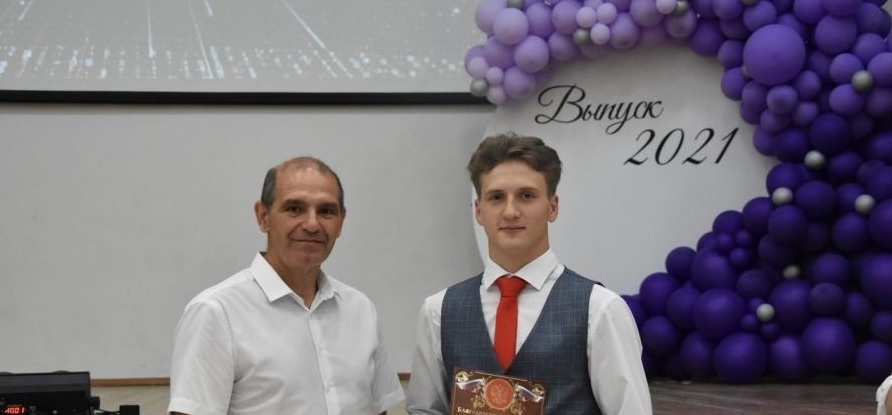 Владимир Мутовкин поздравил выпускников с окончанием обучения