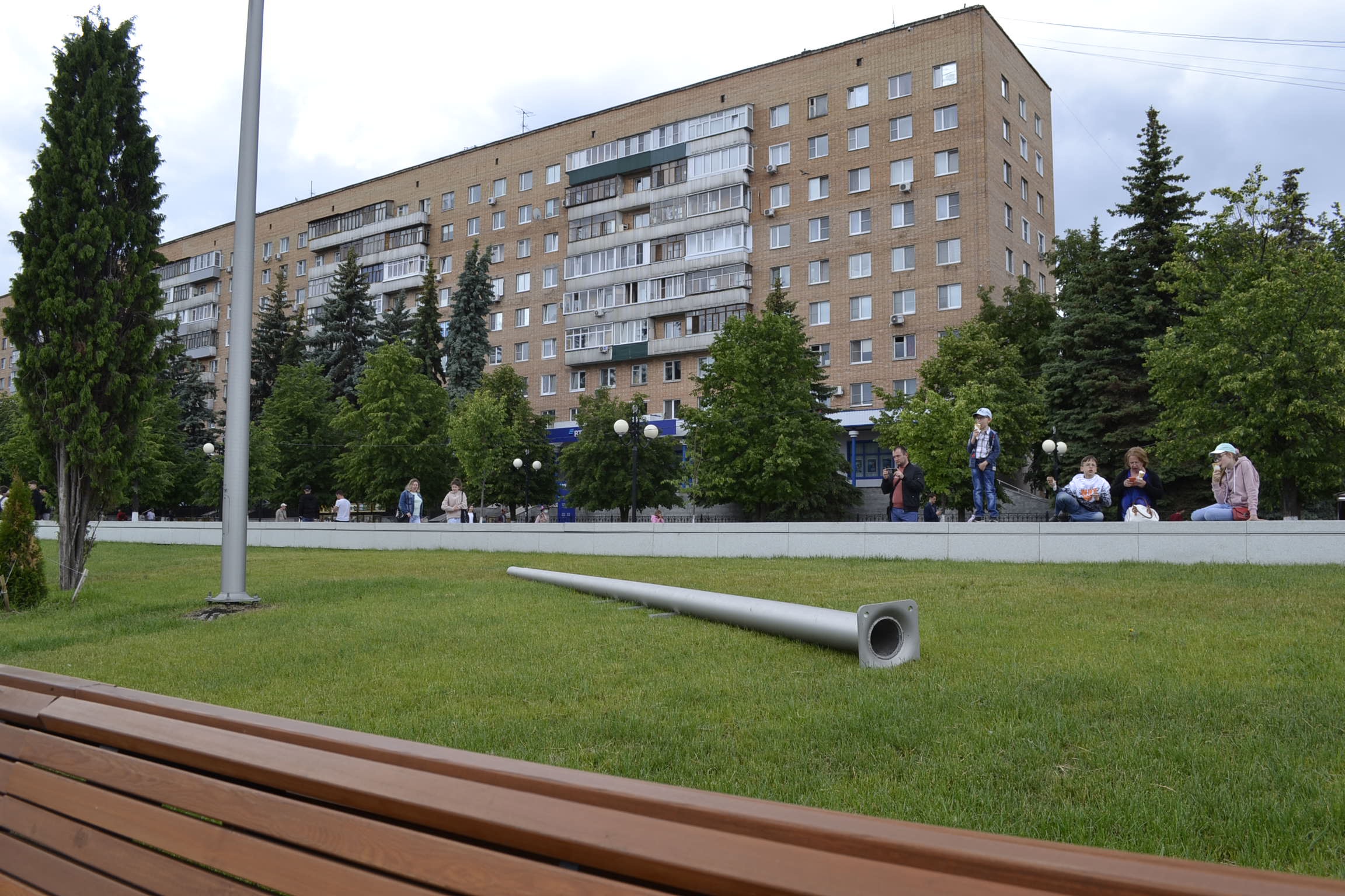 В Пензе на Фонтанной площади замечен «лежачий» столб