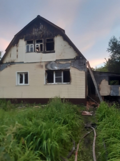 Подробности смертельного пожара в Каменке: мать и брат погибшей чудом спаслись