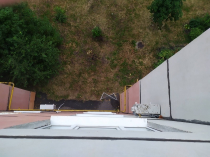 Обстоятельства падения девочки с пятого этажа устанавливает Следственный комитет