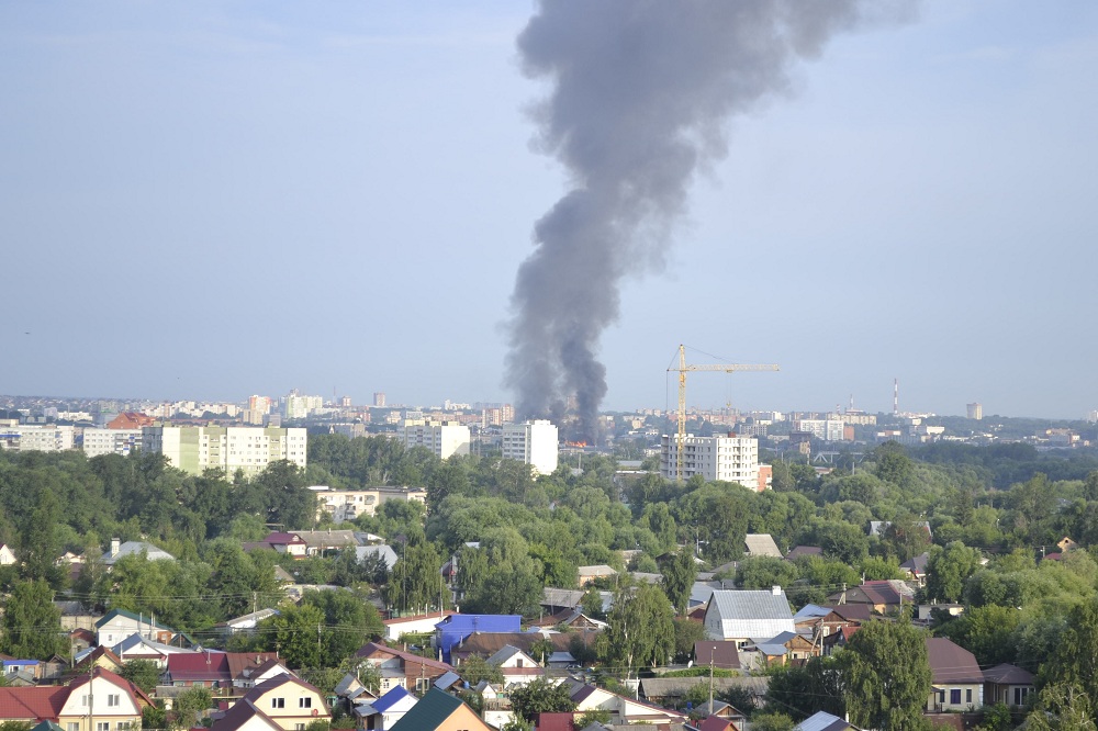 Утренний пожар в ТЦ на Суворова было видно жителям ГПЗ