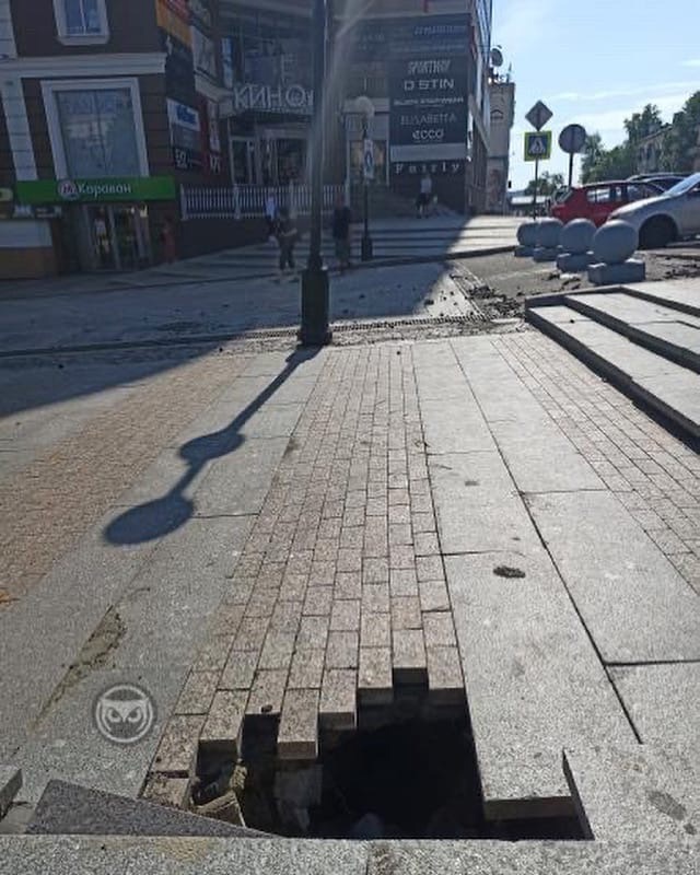 В Пензе на Московской улице появилась огромная яма