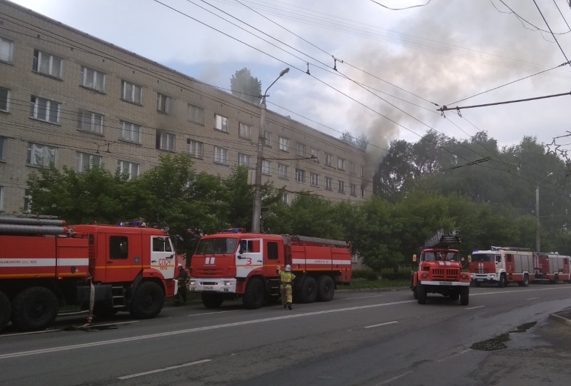 В Пензе из горящего общежития вывели 30 человек