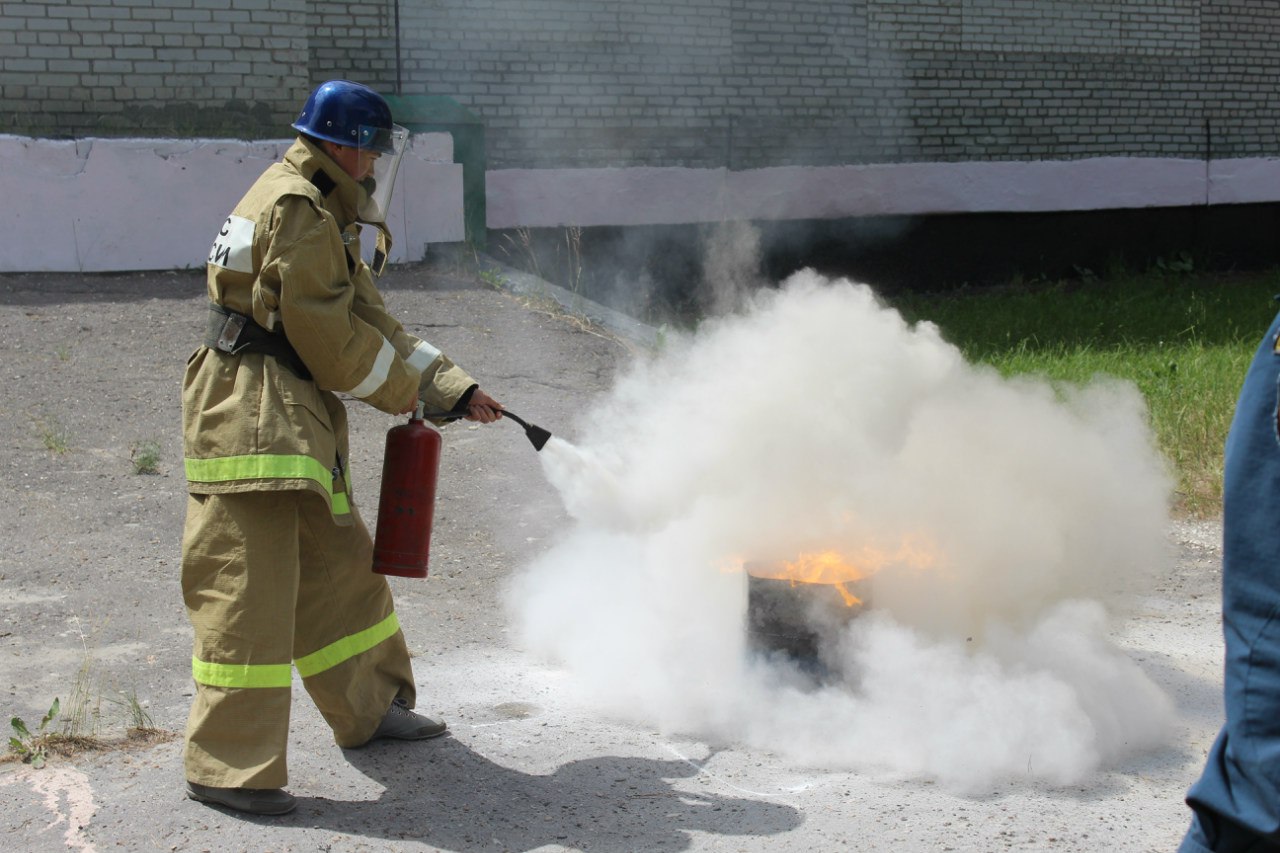 В Заречном загорелся пункт приема металлолома