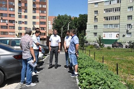 Замглавы Пензы Иван Краснов проверил качество обустройства во дворах