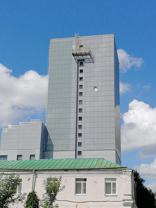 В недостроенном пензенском цирке вновь разбили стекло