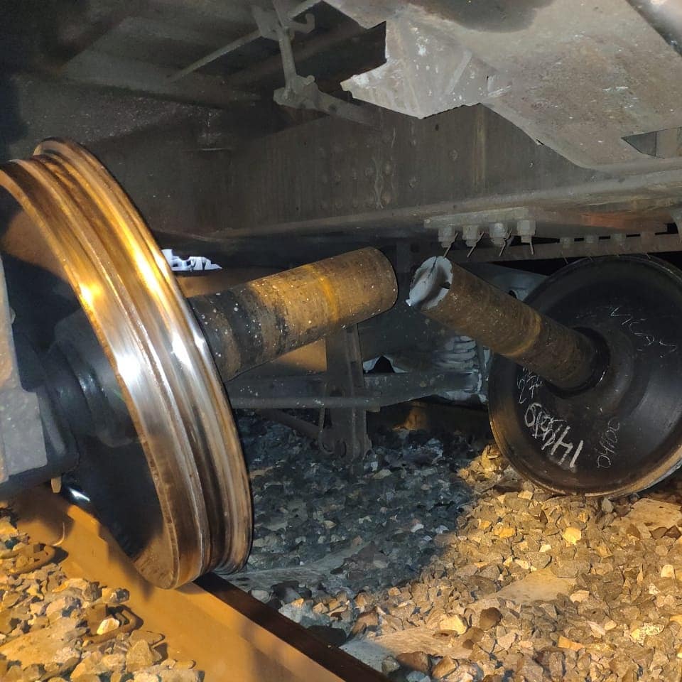 В Пензенской области из-за разлома оси поезд сошел с рельс