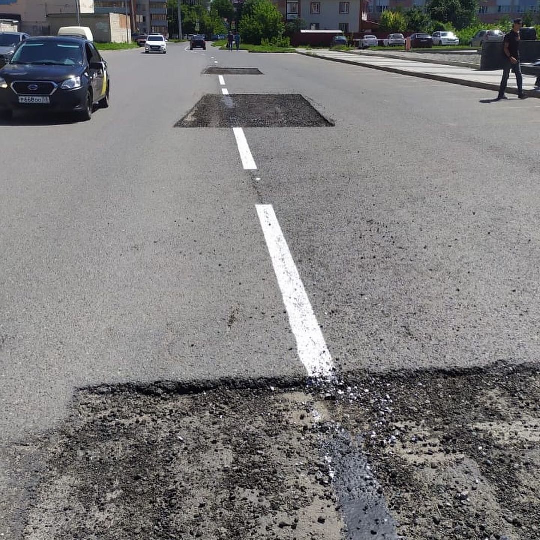 В Пензе директор департамента ЖКХ получил выговор после нанесения разметки на ямы