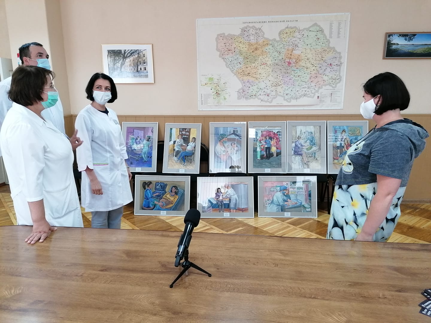 Ольга Чистякова передала перинатальному центру детские картины