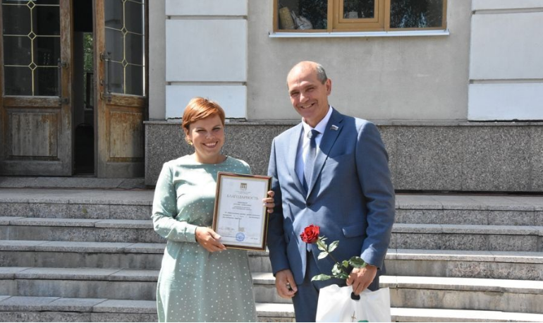 Сотрудников сети «Караван» и «Скидкино» наградили грамотами Минпромторга РФ