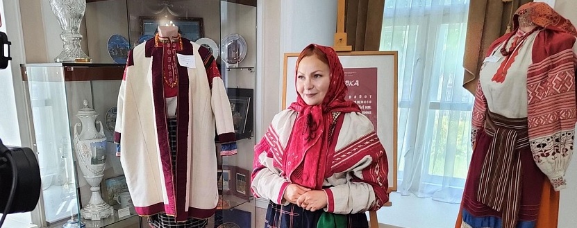 Стаильская поблагодарила Валерия Лидина за организацию выставки народных костюмов