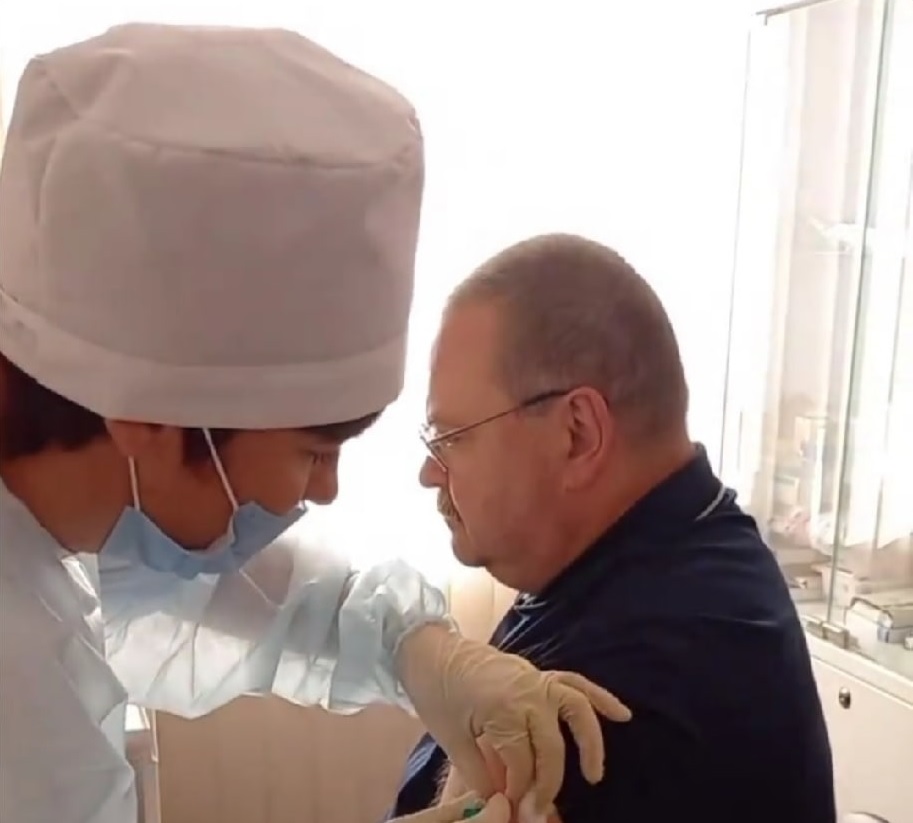 Олег Мельниченко сделал вторую прививку от коронавируса