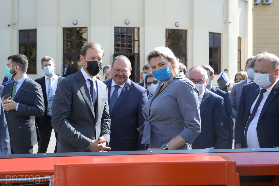 Денис Мантуров изучил продукцию пензенского завода «Мизотти»