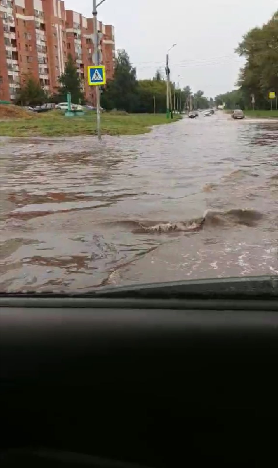 В Пензе проспект Строителей вновь ушел под воду