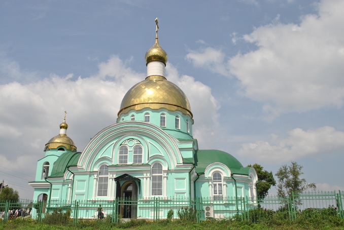 Верующие просят отремонтировать дорогу к храму села Соловцовка