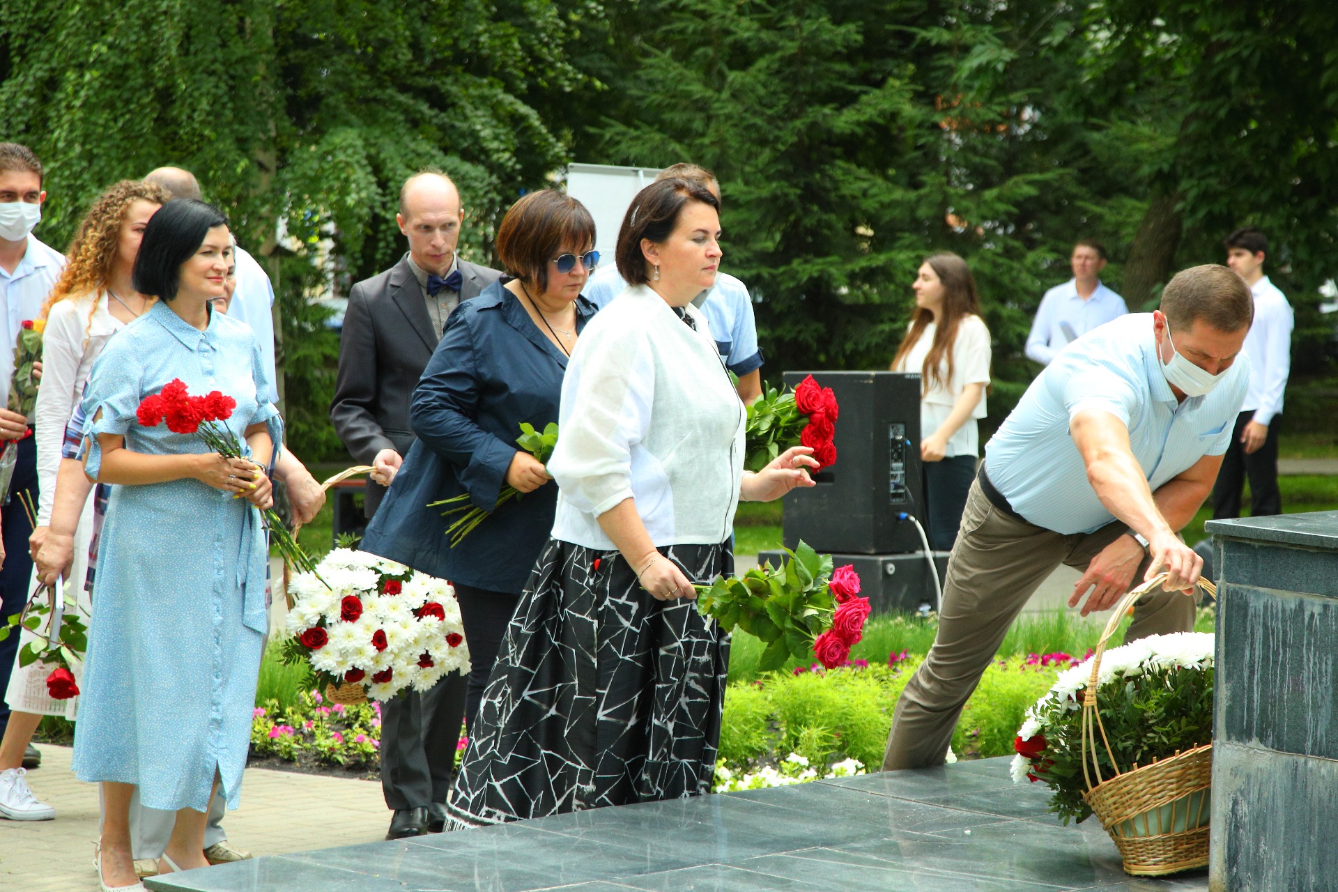 Ольга Чистякова возложила цветы к бюсту поэта в честь юбилея лермонтовского праздника