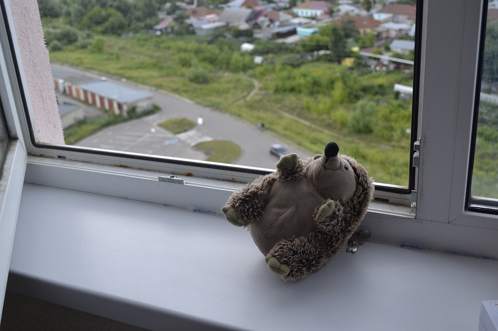 В Ленинском районе Пензы еще один ребенок выпал из окна