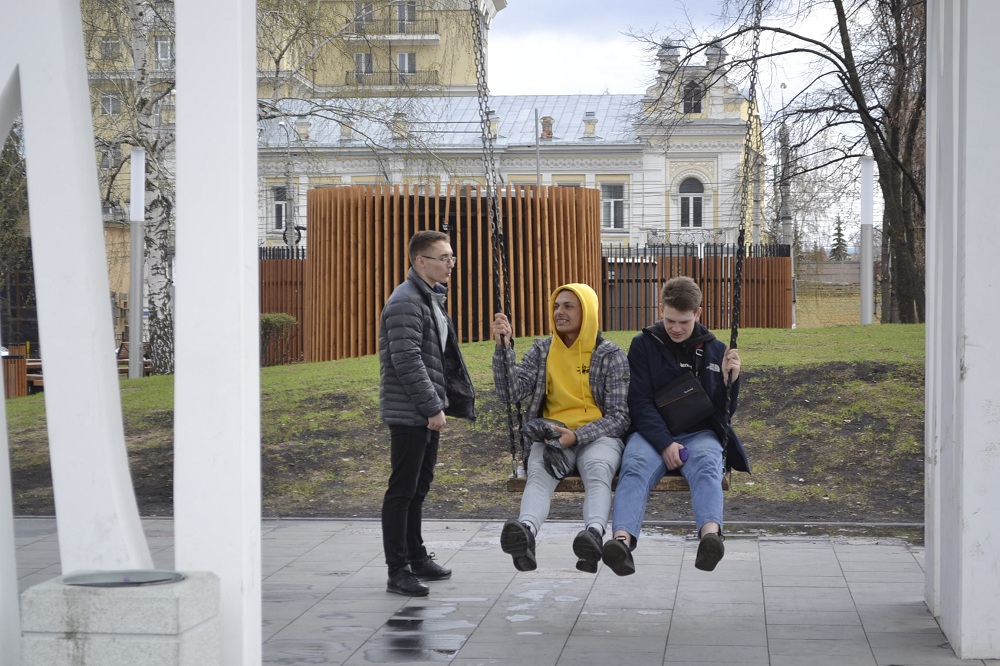 Пензенцы считают качели на Фонтанной площади небезопасными