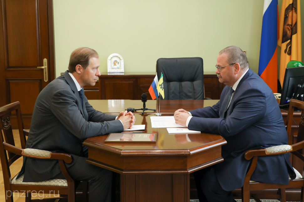 Что обсуждали Денис Мантуров и Олег Мельниченко за закрытыми дверями