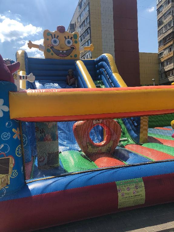 В Пензе прокуратура запретила использовать батут у ТЦ на проспекте Строителей