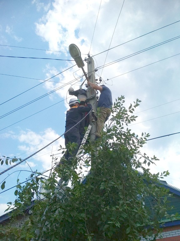 В Пензе мужчина получил удар током и повис без сознания на столбе