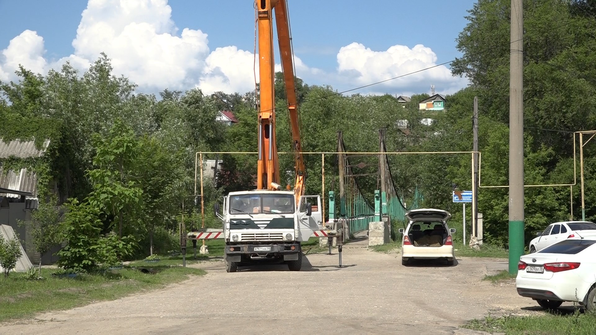 На территории Кузнецка привели в порядок два пешеходных моста через Труев