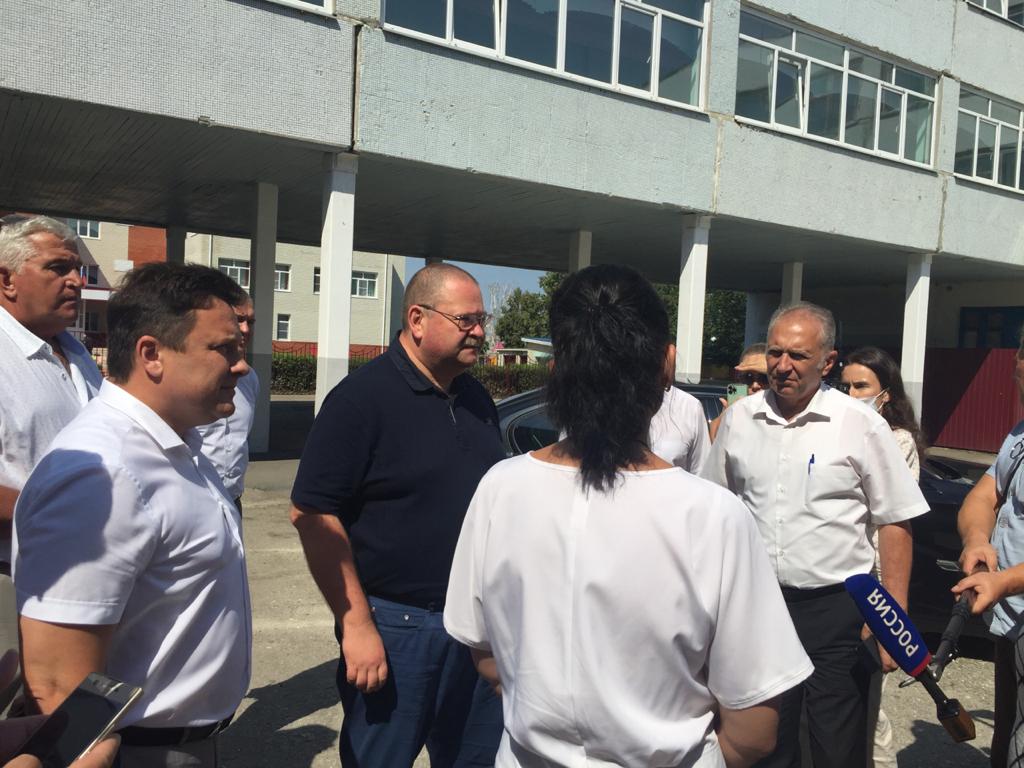 Мельниченко поручил выделить средства на ремонт залов школы в Кузнецке