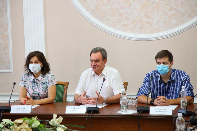 Валерий Лидин принял участие в проекте по поддержке сельских библиотек