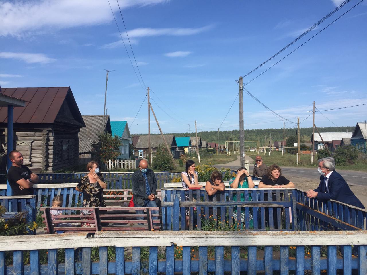 В Кузнецком районе чиновник отказался пить "артезианскую" воду