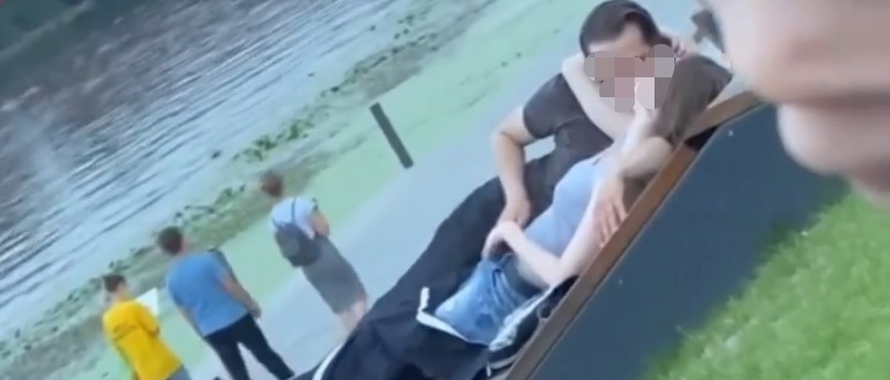 В Пензе влюбленная пара предалась разврату на лежаке у Суры