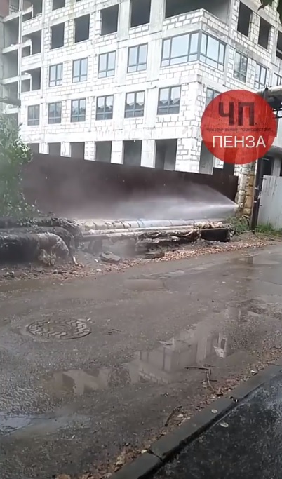 В Пензе на улице Ладожской появилась «горячая» опасность для пешеходов