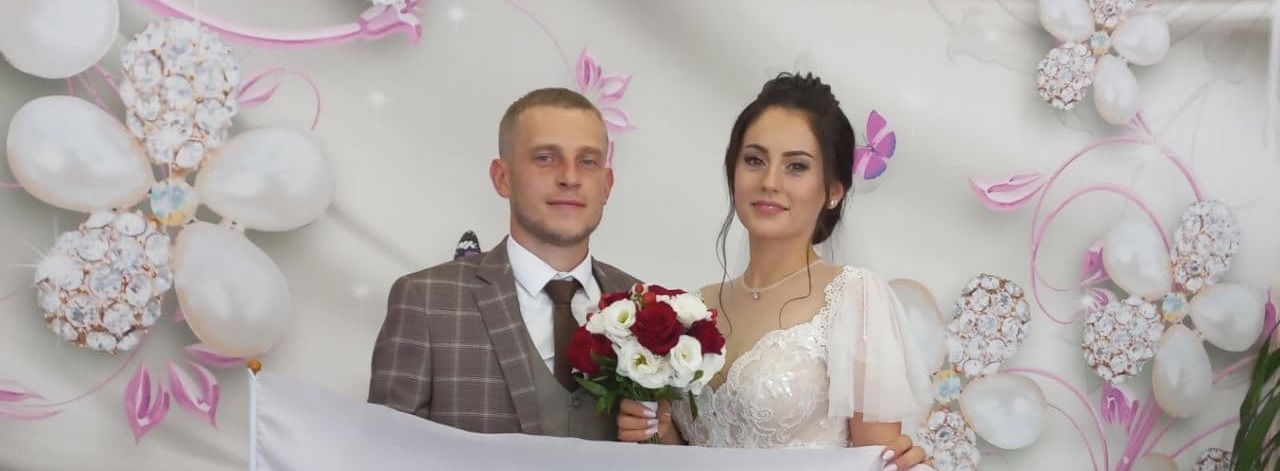 В Пензенской области более 130 пар поженились накануне Дня флага