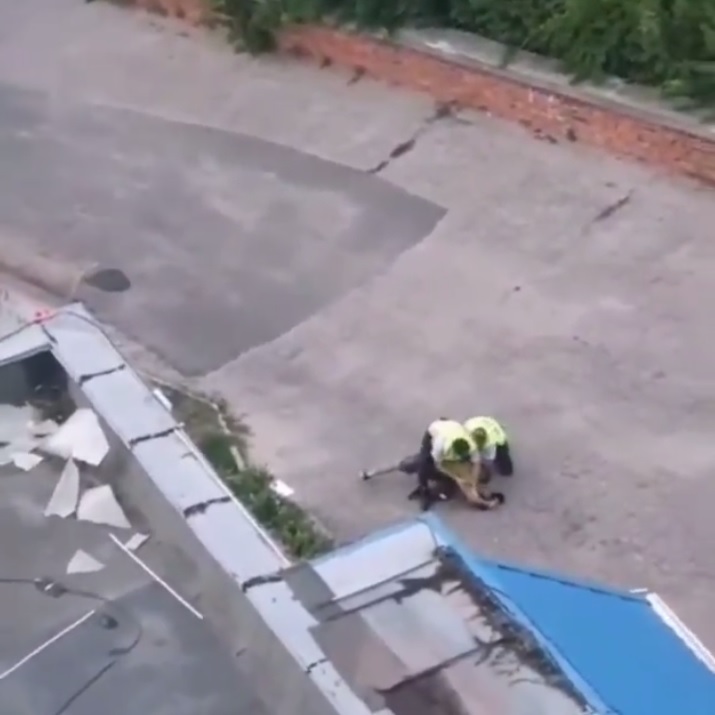 Жители Заречного рассказали о мужчине, устроившем драку с полицией