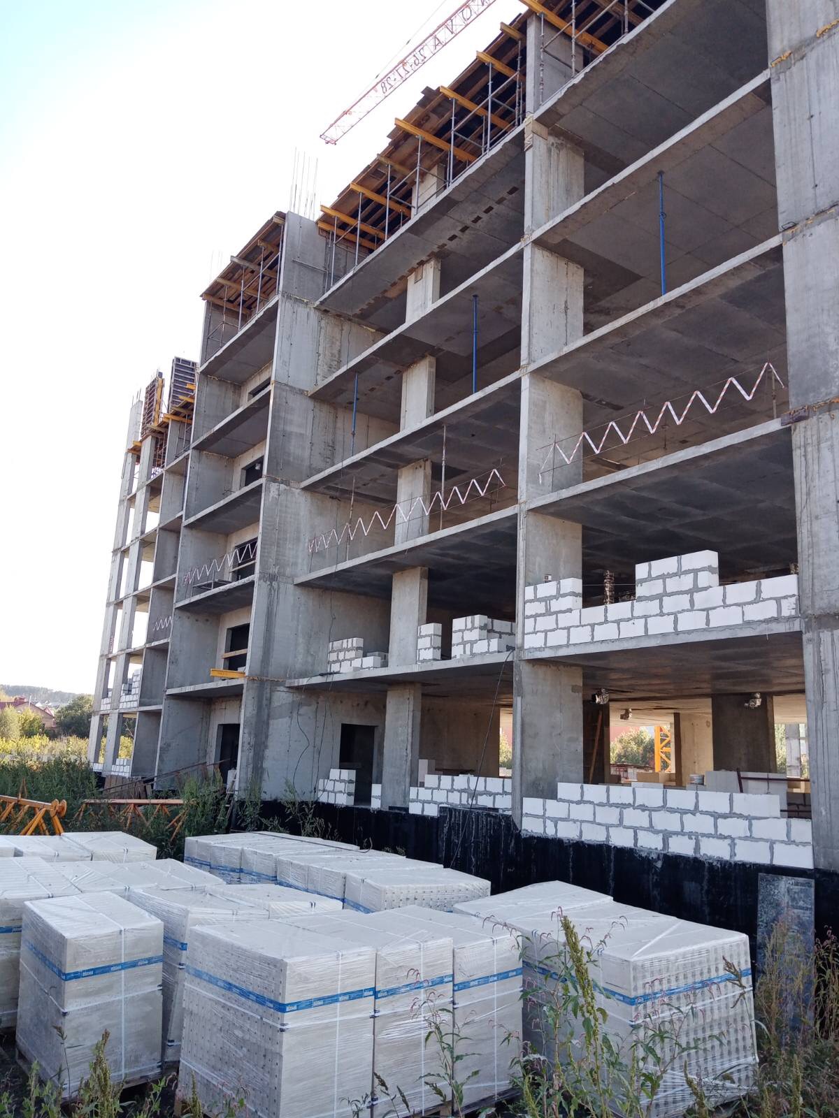 В Пензе 2 строителей сорвались с высоты