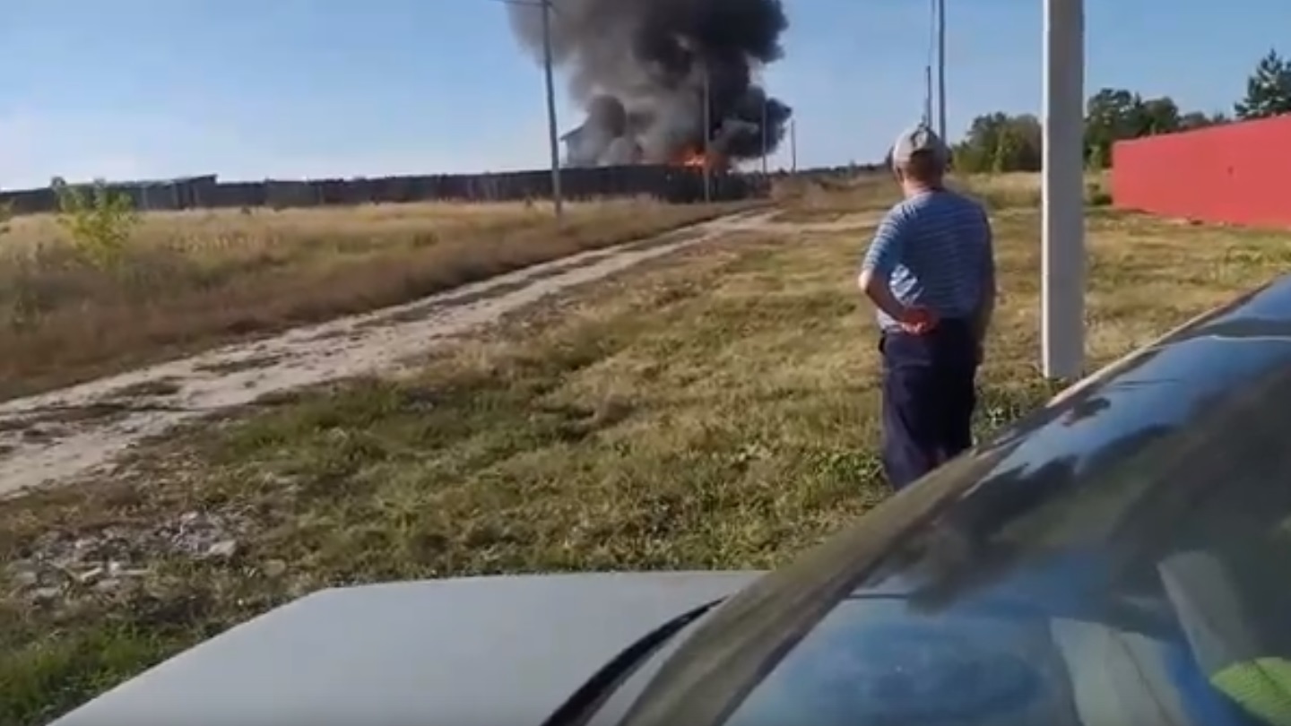 В Кузнецком районе пожар тушили 8 человек