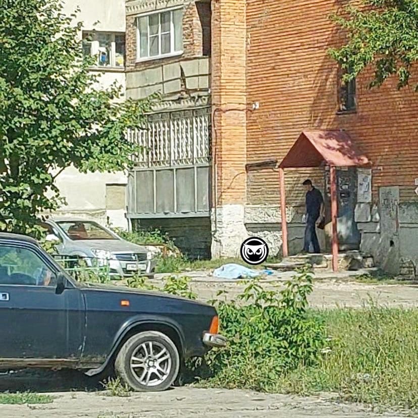 Разбился насмерть: стали известны подробности трагедии на улице Калинина