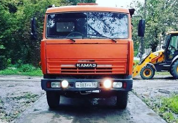 В Пензе КамАЗ проехался по недавно отремонтированному тротуару