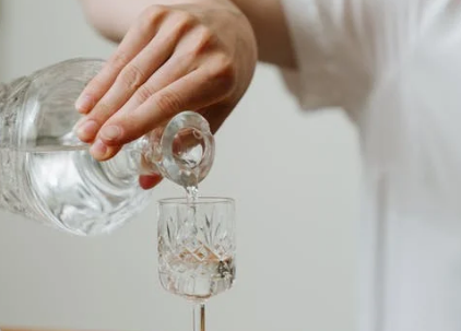 В России могут повысить возраст, с которого разрешат покупать крепкий алкоголь