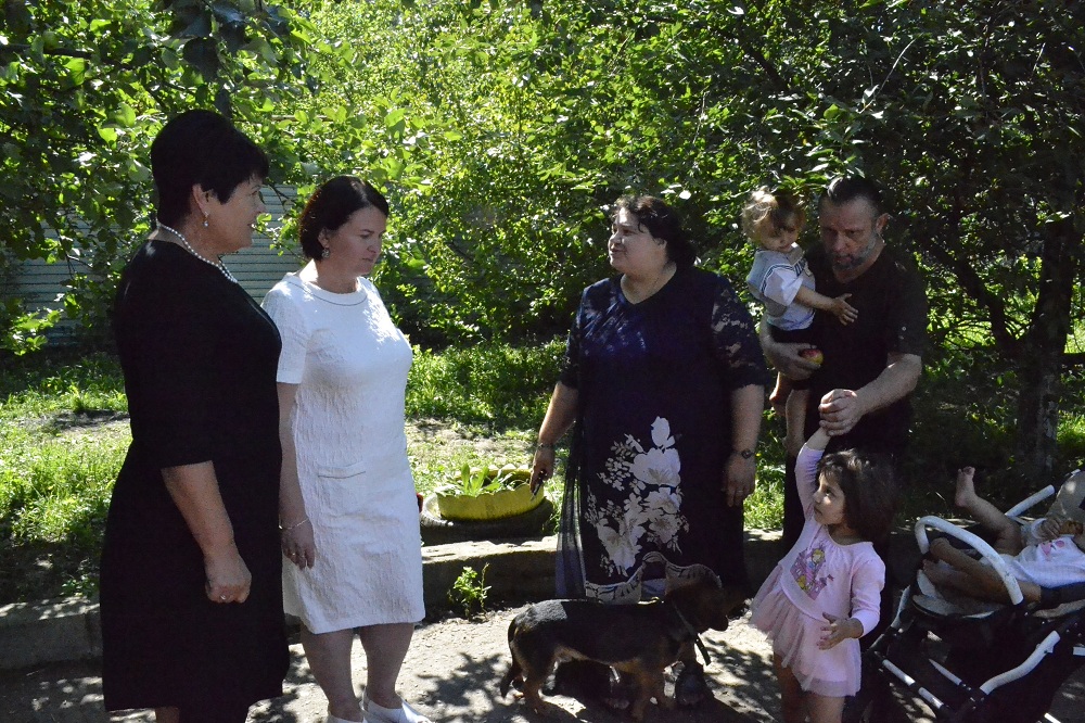 Ольга Чистякова помогла оформить семье Скоморох соцконтракт