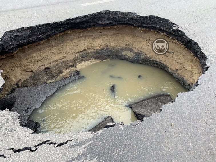 В Пензе у ТЦ «Олимп» вновь разверзлась дыра