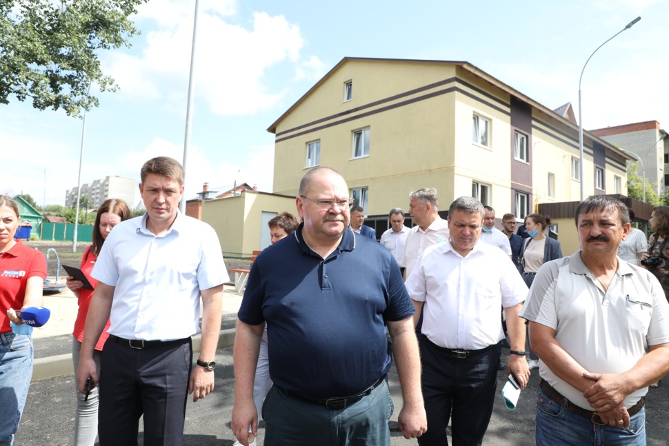 Мельниченко напомнил подчиненным об их обязанности оперативно обеспечивать жильем сирот