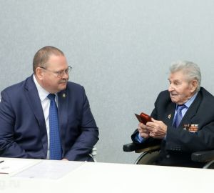 Мельниченко поздравил с юбилеем ветерана Великой Отечественной войны Александра Дручкова