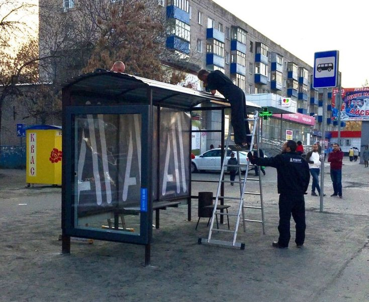 В Пензе продолжают устанавливать новые остановочные павильоны