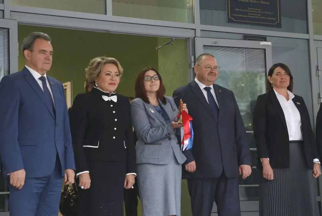Валентина Матвиенко и Валерий Лидин приняли участие в торжественной линейке в 14 гимназии