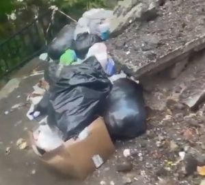 Раскопки ресурсников стали причиной стихийной свалки на Московской