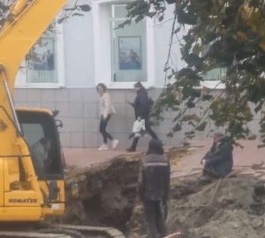 Опасность на Московской улице: пензенцы рискуют свалиться в котлован